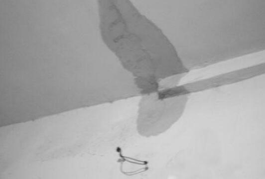 金屬屋面檐口滲水應該怎么解決？家用防水涂料這幾點一定要注意