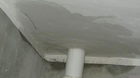 墻面滲水有什么辦法修復(fù)？屋頂防水施工的時候這些要留意